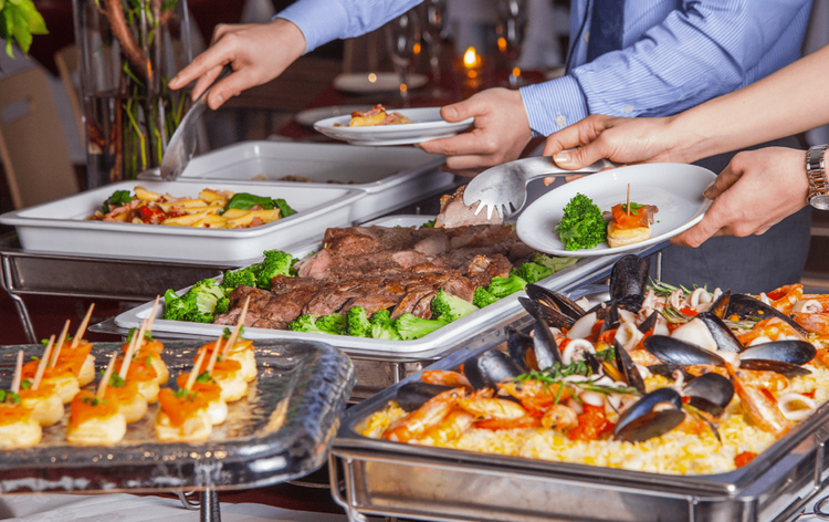 華やかな場を彩る料理の数々