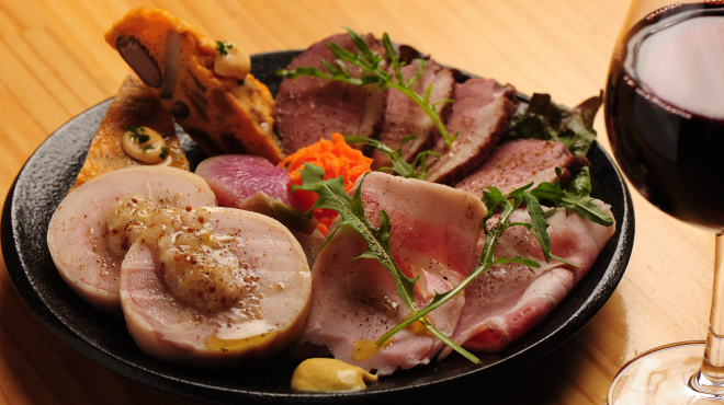 自家製シャルキュトリーの前菜盛合せ