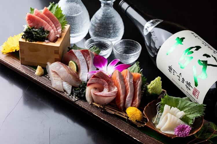 ＼幅広い年代が活躍する海鮮居酒屋／