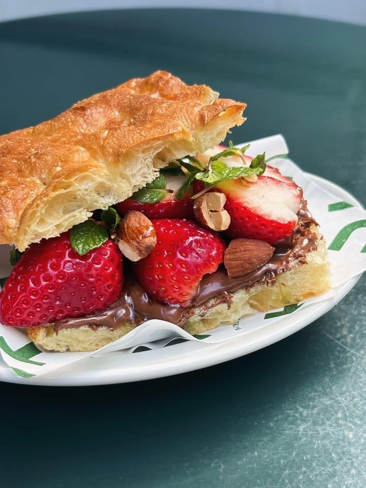 サンドは常時6～8種類オンメニュー