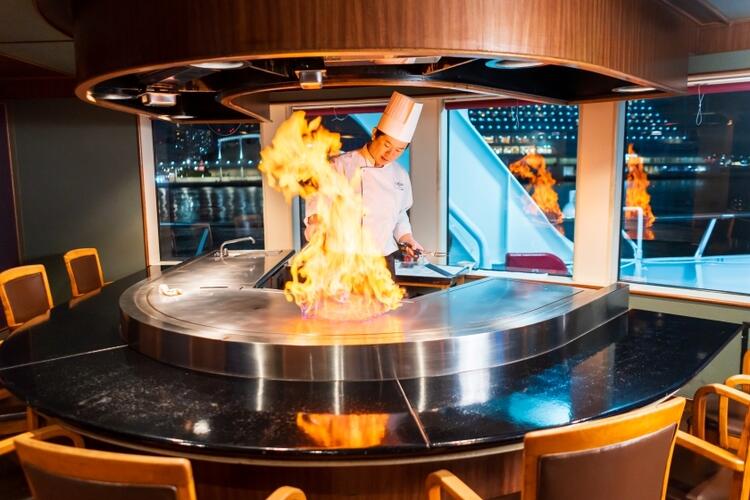 鉄板付きカウンター席をご用意