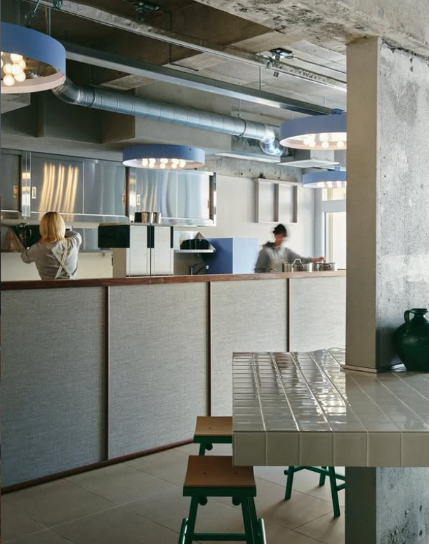 内装は、xingの有川氏による設計。