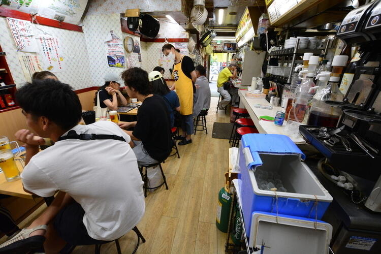 アットホームな雰囲気の店内♪