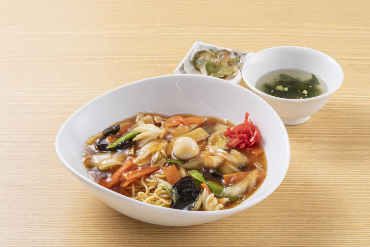 人気メニューのあんかけ焼きそば