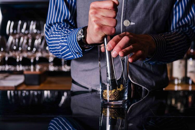 バー・ソムリエ・キッチン等ポジション多数