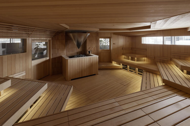 スタッフも使えるサウナ併設カフェ