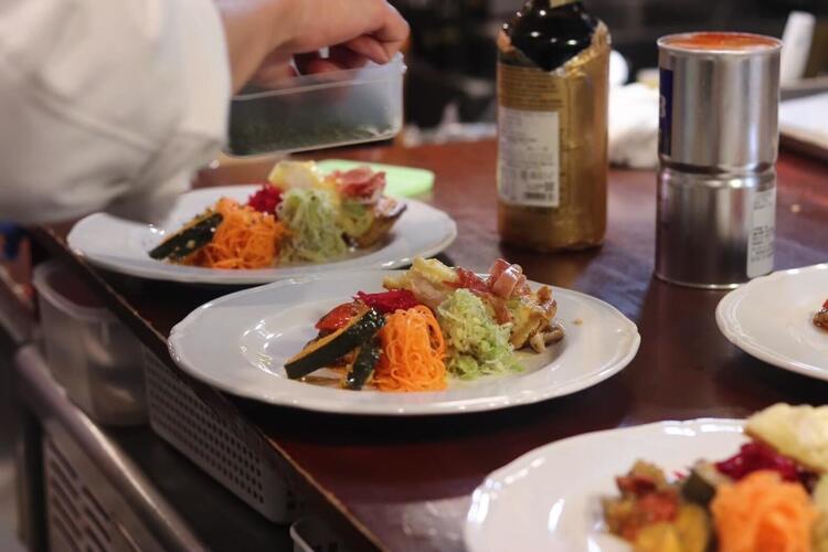 毎日30〜40種類のメニューをご用意