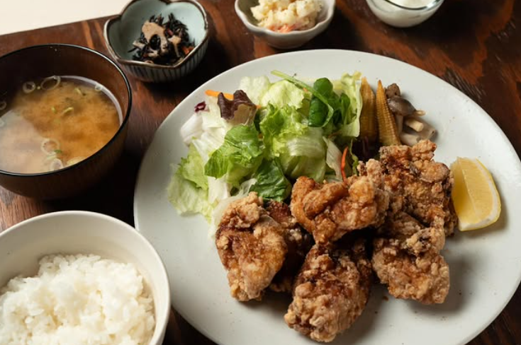 アットホームな和食食堂