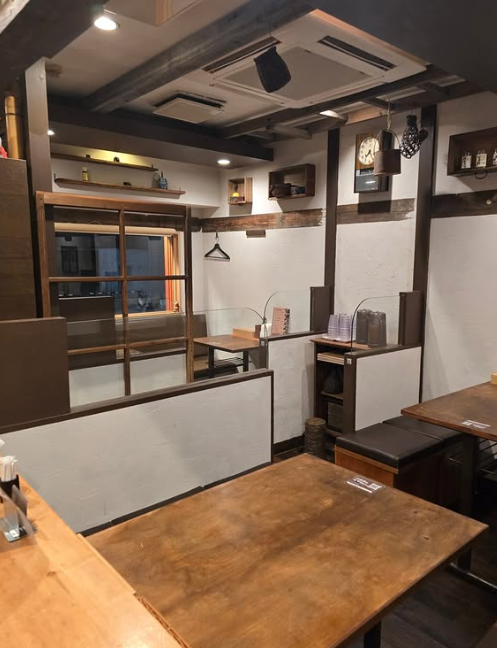 木のぬくもり溢れる店内