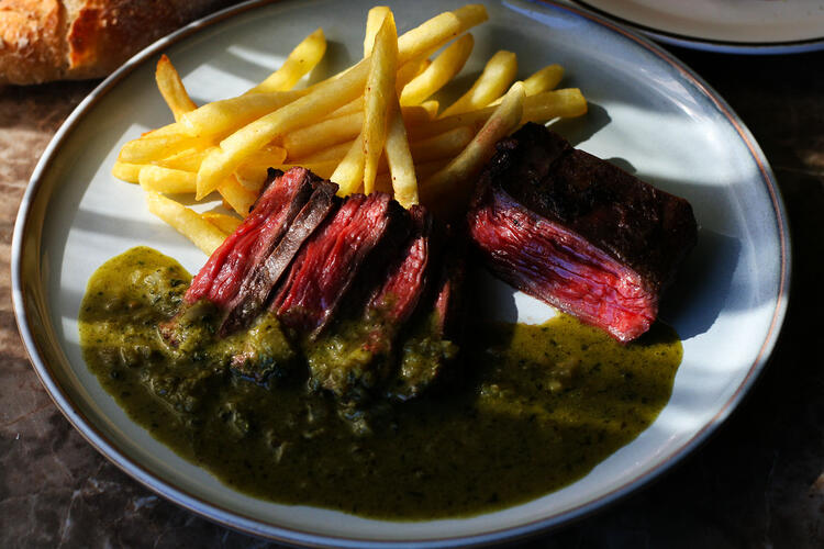 看板商品の「パリ風ステーキ」