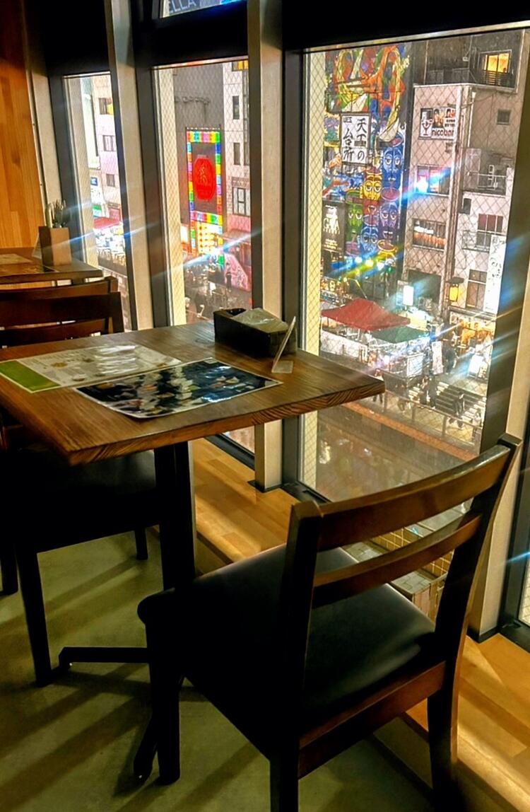 道頓堀観覧車が窓から見える賑やかな立地！