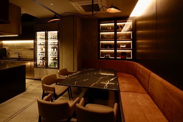 全20席ほどの上質な隠れ家