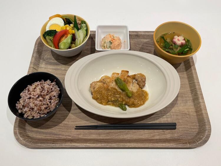 和洋中、様々なジャンルの料理をつくります