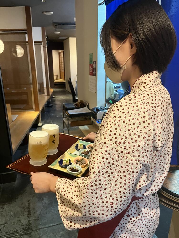 落ち着いた和の空間で丁寧な接客を学ぶ♪