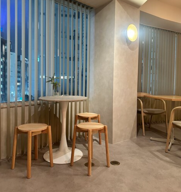 20・30代のスタッフが多めのお店です♪