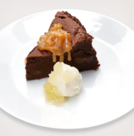 20・30代のスタッフが多めのお店です♪