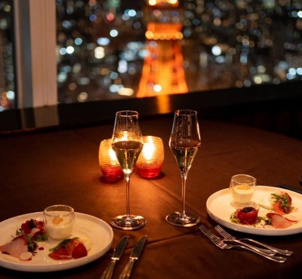 明るく開放感たっぷりの店内