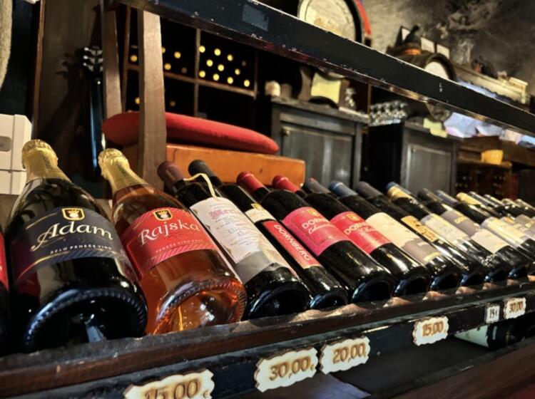 各地から取り寄せたワイン