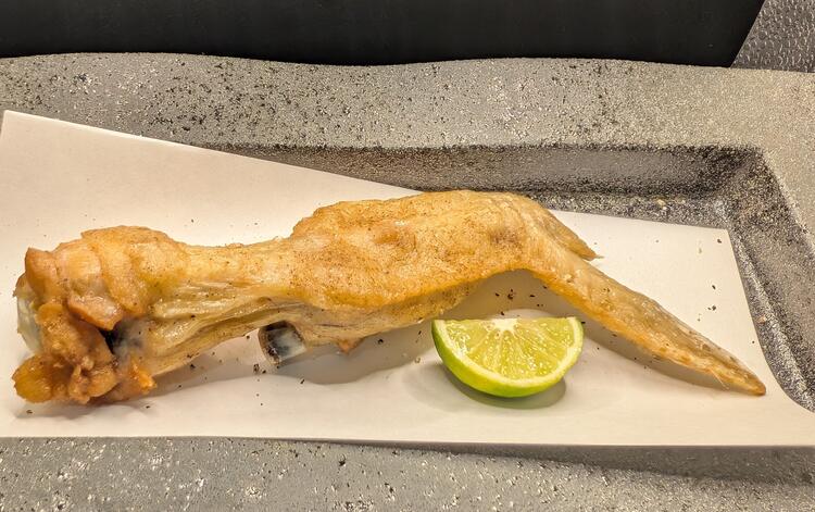 大山鶏の大手羽一本揚げ