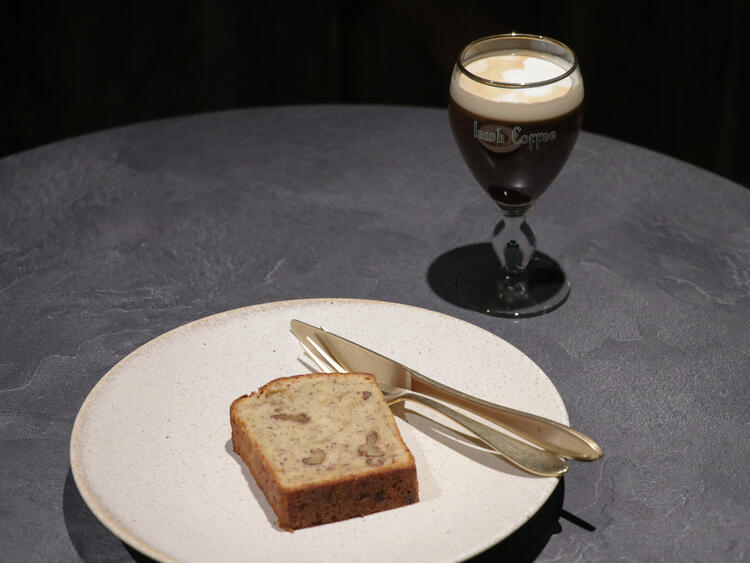 コーヒーカクテルと手作りスイーツ