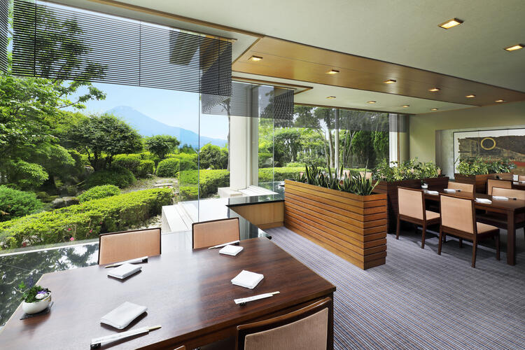 富士を望む開放感あふれる空間