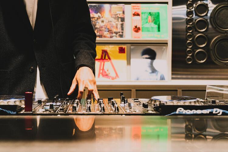 DJブース完備で音楽好きにはたまらない☆