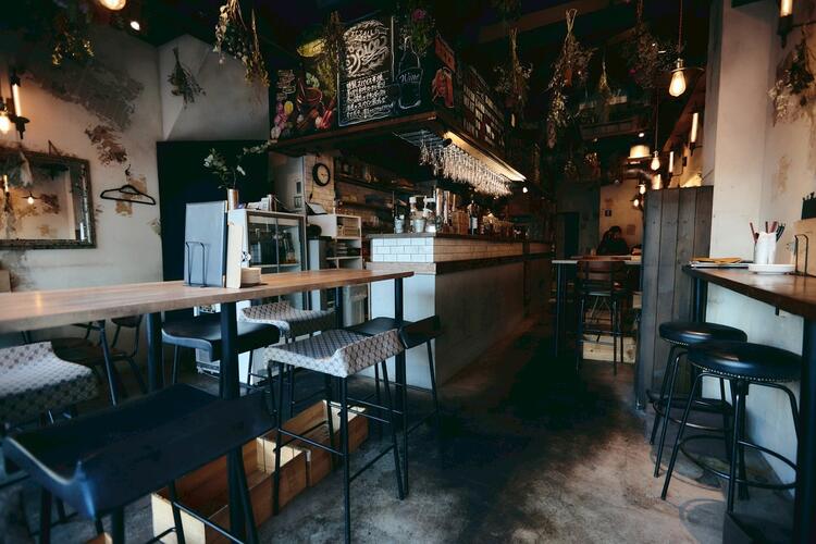 店内は個室含め40席ほど！　