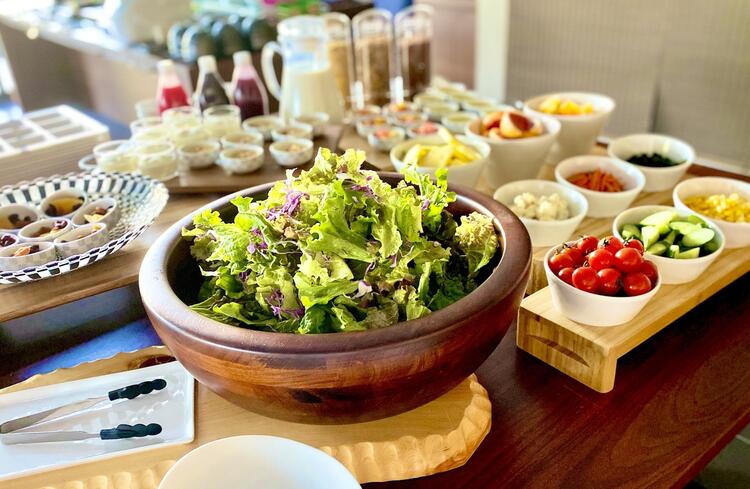 朝食は和洋ブッフェのメニューづくりも