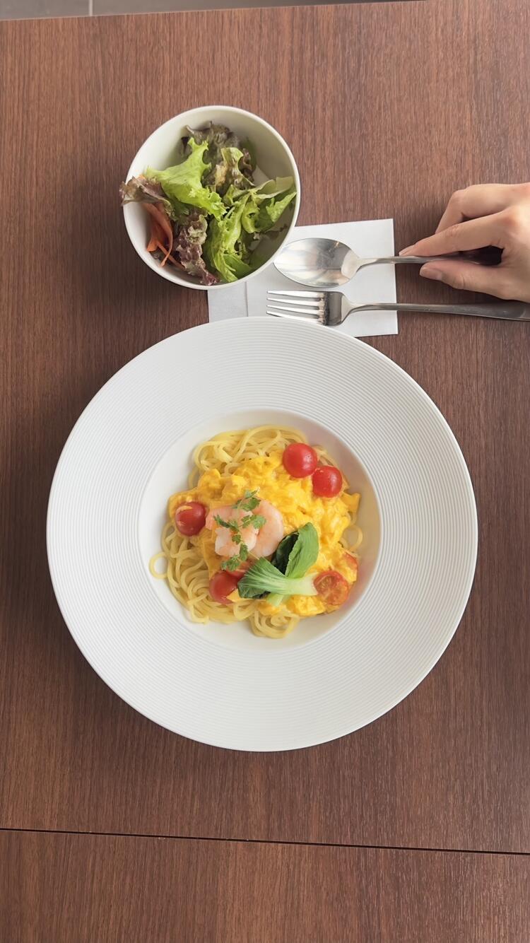 ランチはおしゃれな洋食メニューも提供