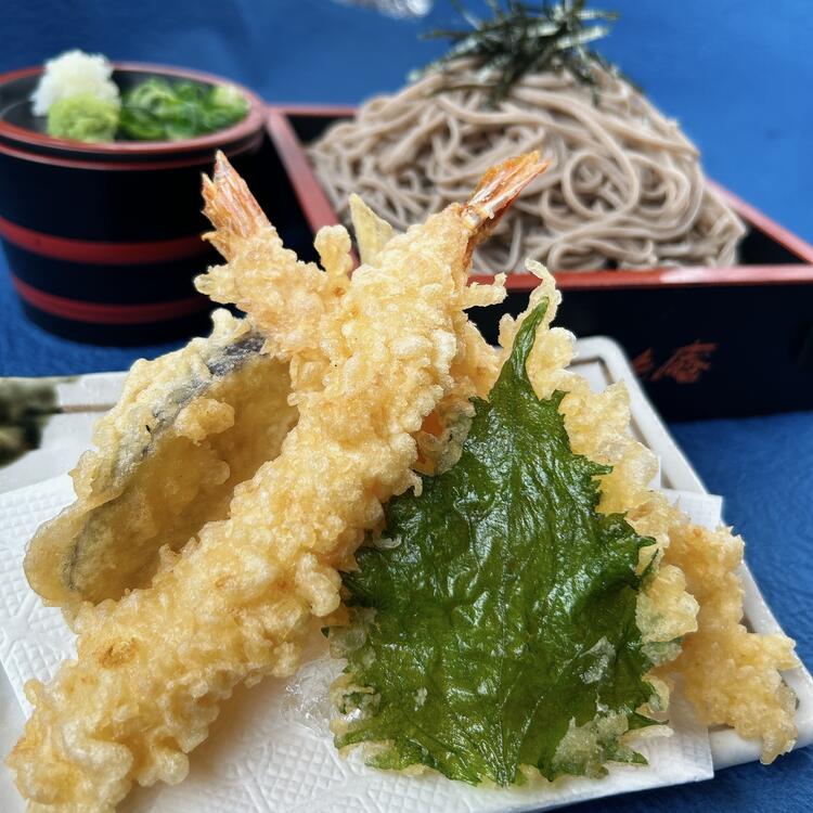 人気の天ざるそば