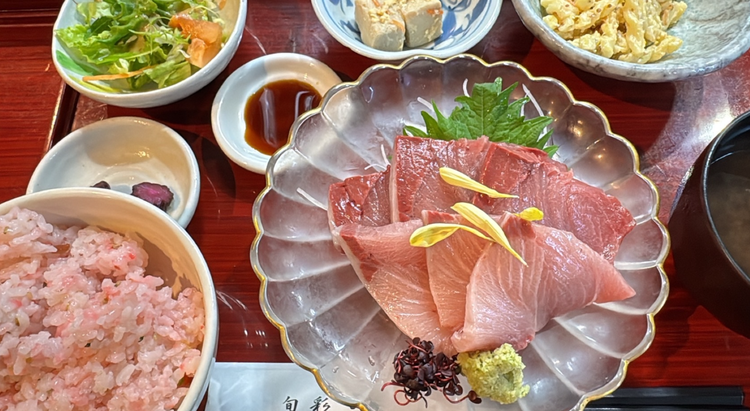 新鮮な魚を使った料理が自慢