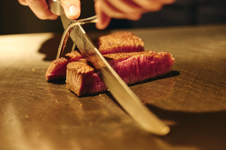 厳選された食材を使用した鉄板焼