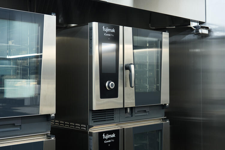 4台のコンベクションオーブン常設