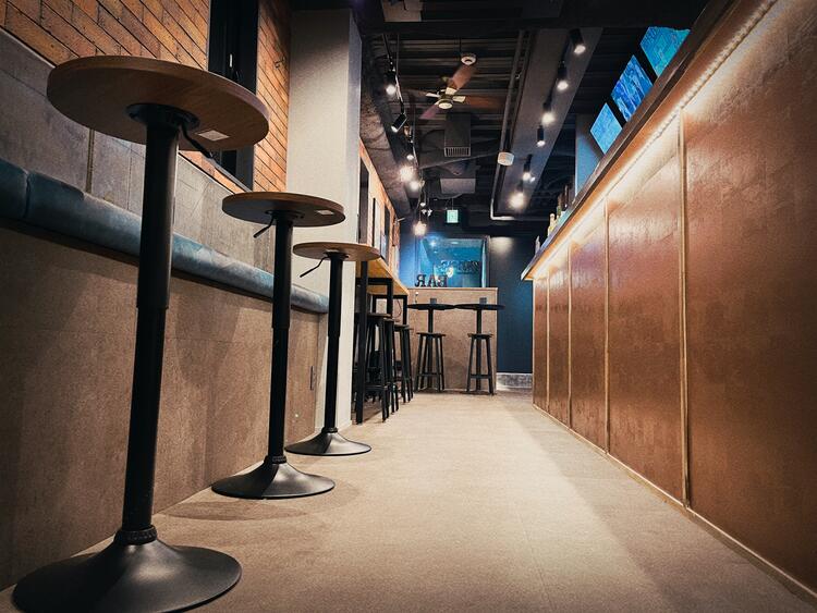 ハイチェアテーブル・スタンディングゾーン