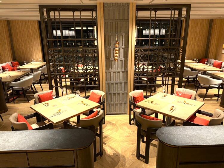 ホールで働く仲間も探しております