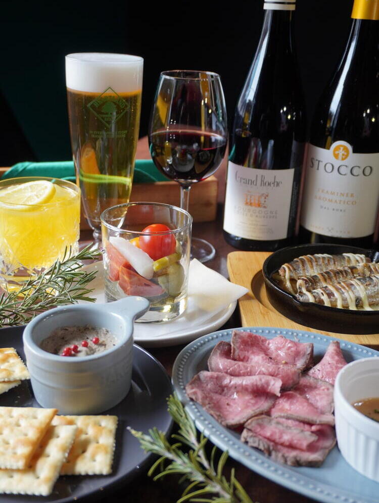 ワインと小皿料理