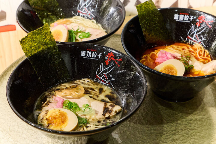 こだわりの手羽餃子と鶏ラーメンを提供！