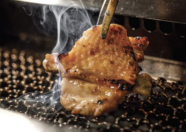 串に刺さずいただく“鶏焼肉”なども
