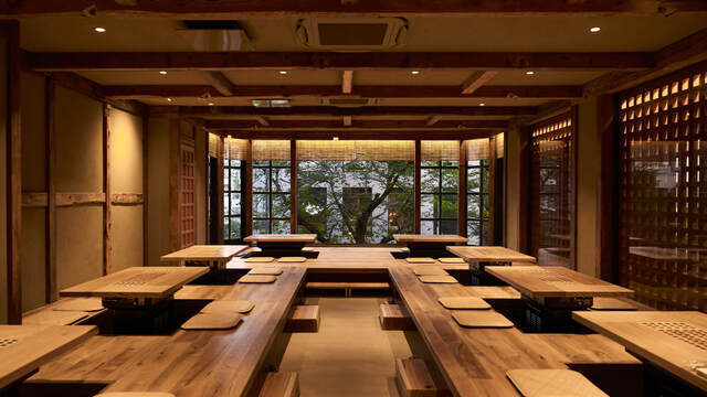 木のぬくもりを感じる上品で温かい雰囲気