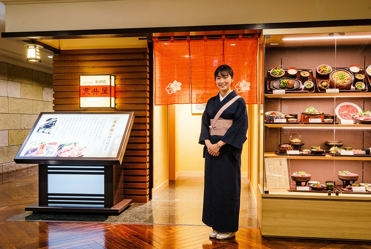 正社員は和装での接客