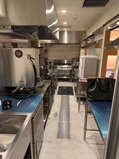 日曜定休の週休2日・深夜営業はありません