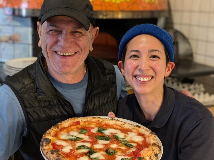 オーナー親子(左ナポリ出身父と右その娘)