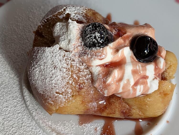 伝統的なデザートも全て自家製です