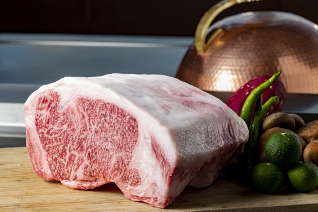 お肉や卵、野菜など、独自仕入れルートより