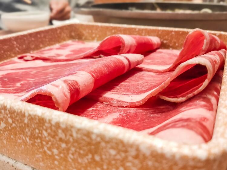 最高峰の神戸牛、秋田牛をすき焼きで