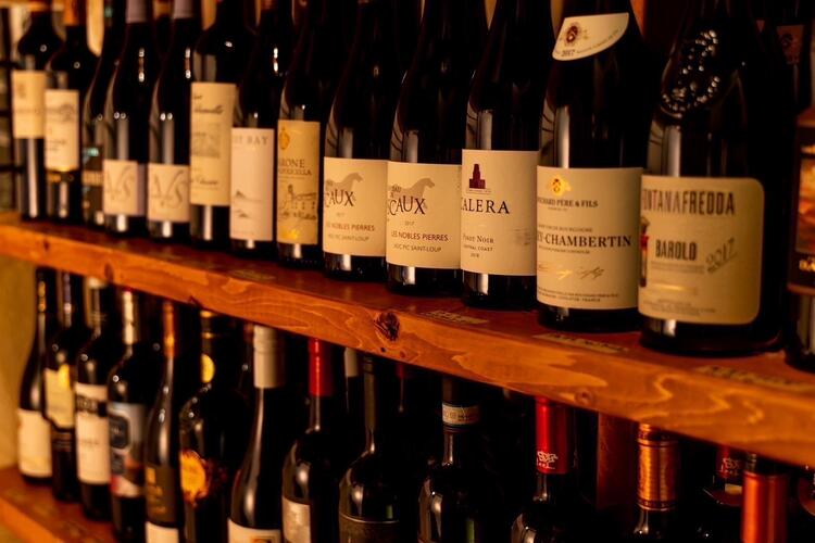ソムリエが厳選した豊富なワイン