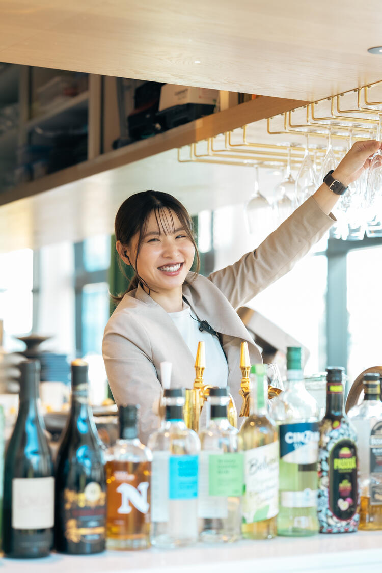 最上階で夜景を楽しむイタリアンスカイバー