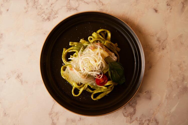 鯛の生ハムと自家製ジェノベーゼ