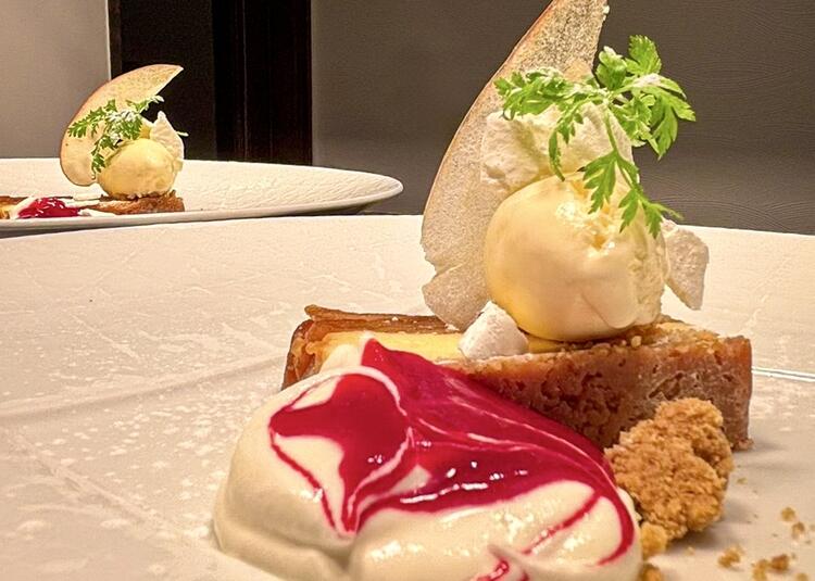 個室とテーブルあわせて16席