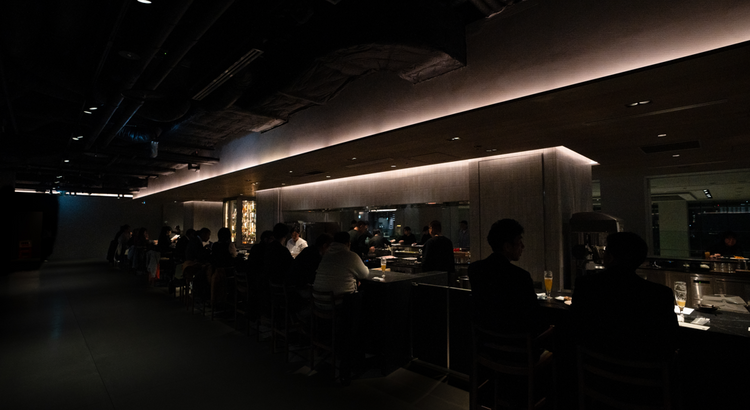 昼は牛丼、夜は居酒屋。2つの顔を持つお店